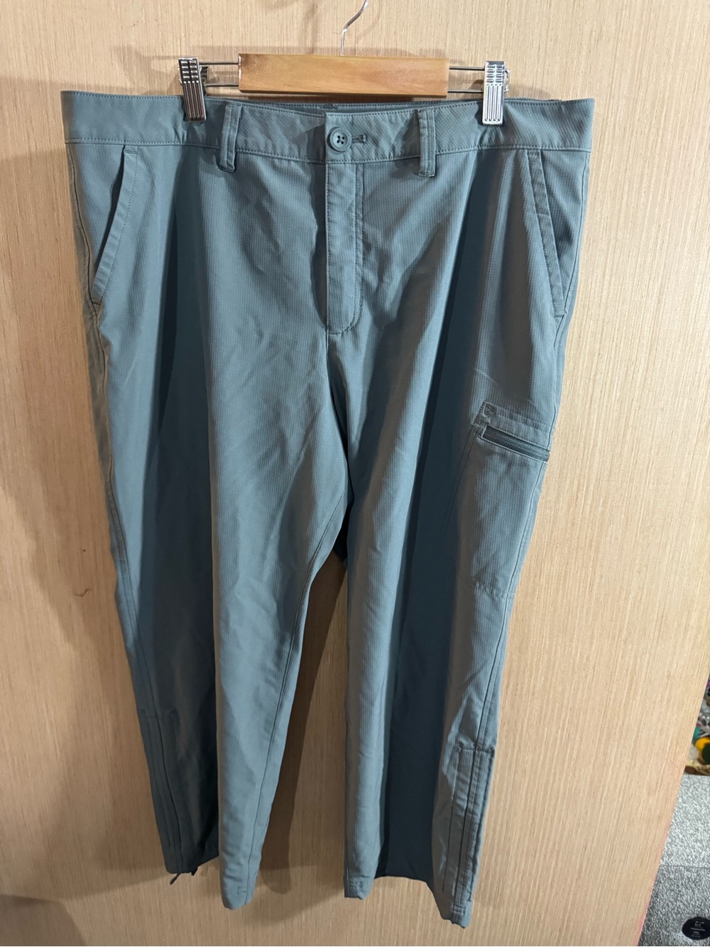 Women’s Eddie Bauer Grey Stretch Ripstop Crop Hiking Pants Size 12